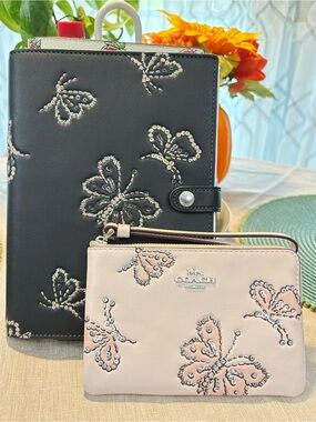 Coach Zip Wristlet/Notebook set